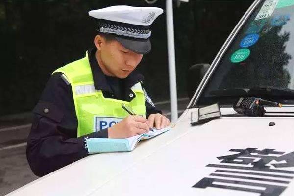 忘记带驾驶证被查车怎么办？先别急，拿出这东西，交警主动放你走