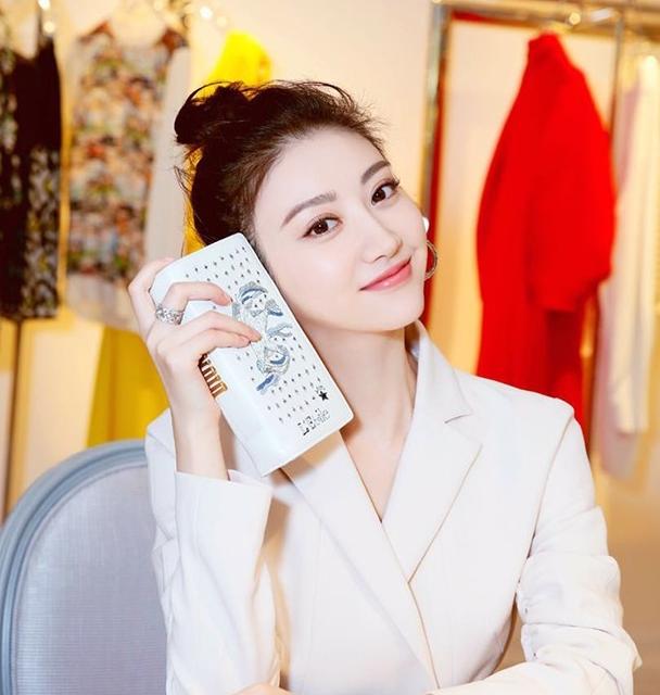 参观景甜现实的家，在家都是素面朝天，生活中很随意