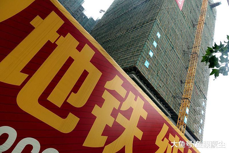 房子未来是“葱”还是“铂金”？专家预测：明年房价会令人很受伤