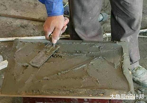 你该用什么贴瓷砖，水泥浆还是瓷砖胶呢？后来发现效果才是硬道理