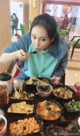 臺媒：21歲D奶星二代一頓早餐花10萬！開上億跑車，超狂豪華生活曝光