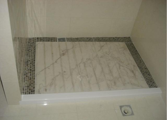 老公让师傅这样设计淋浴房，排水顺畅还不打滑，引来邻居纷纷参观