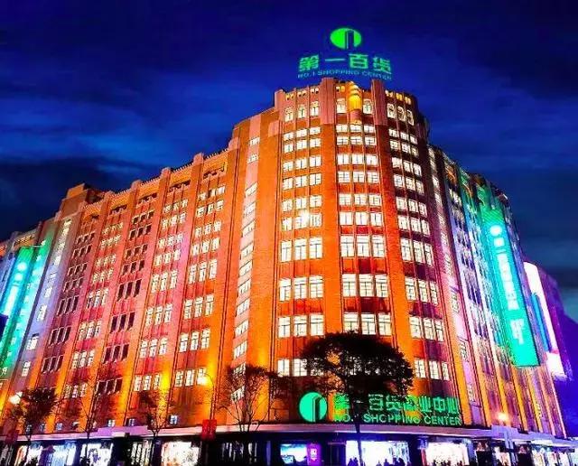 百货转型改造：如何通过外立面设计成为全街区目光焦点