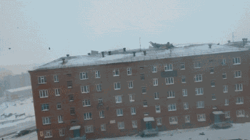 在翻云覆雨的大自然面前,人类太渺小了