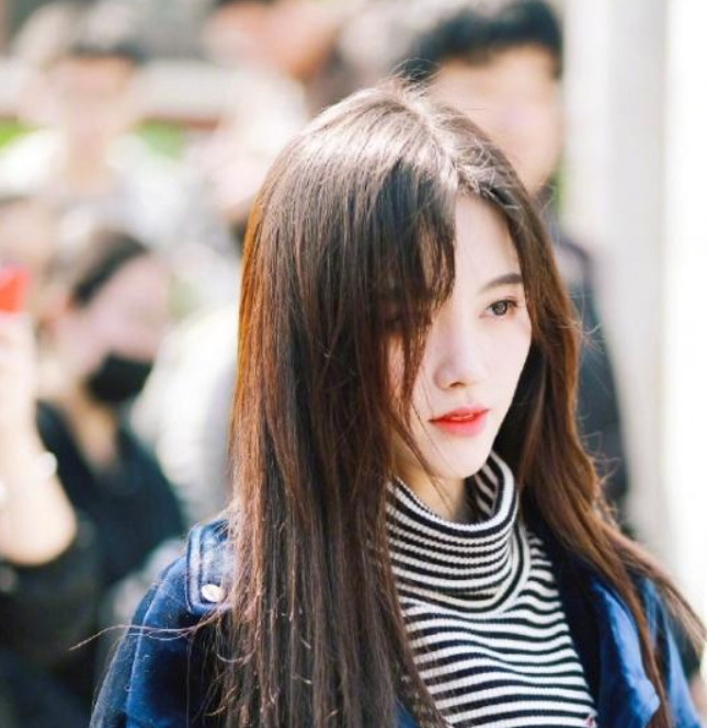 女艺人丝绒元素合集：杨超越可爱，宋茜气势十足！