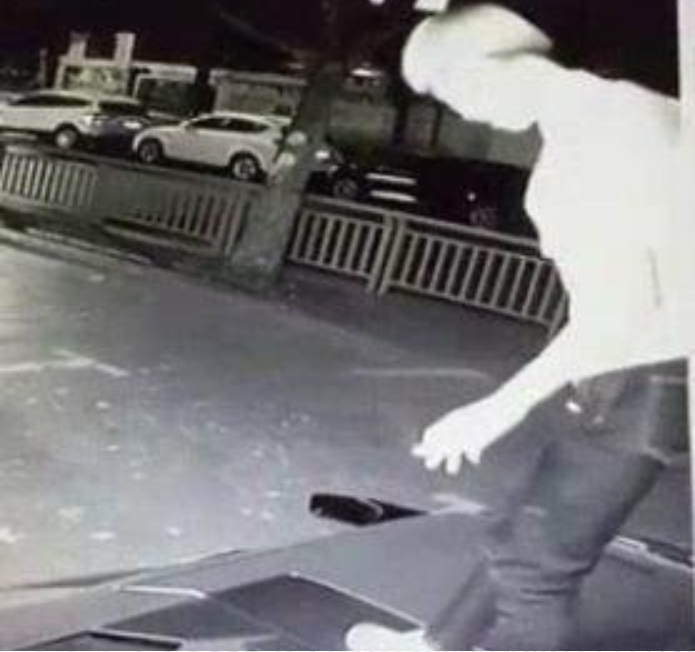 社会人750万兰博基尼引擎盖上跳舞? 车主悬赏十万要教他做人