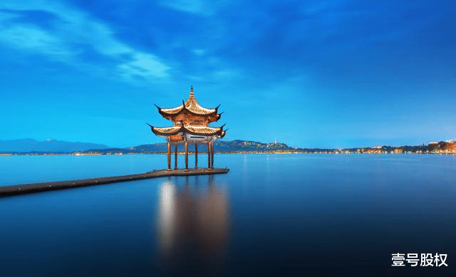 手头有套房子买来160万左右，现在出租年收6-8万左右，是卖掉还是放手上好呢？