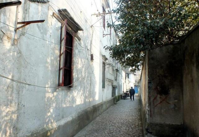 老漢把拆遷房子分配的新房給了兒子，而大女兒再也沒回來過