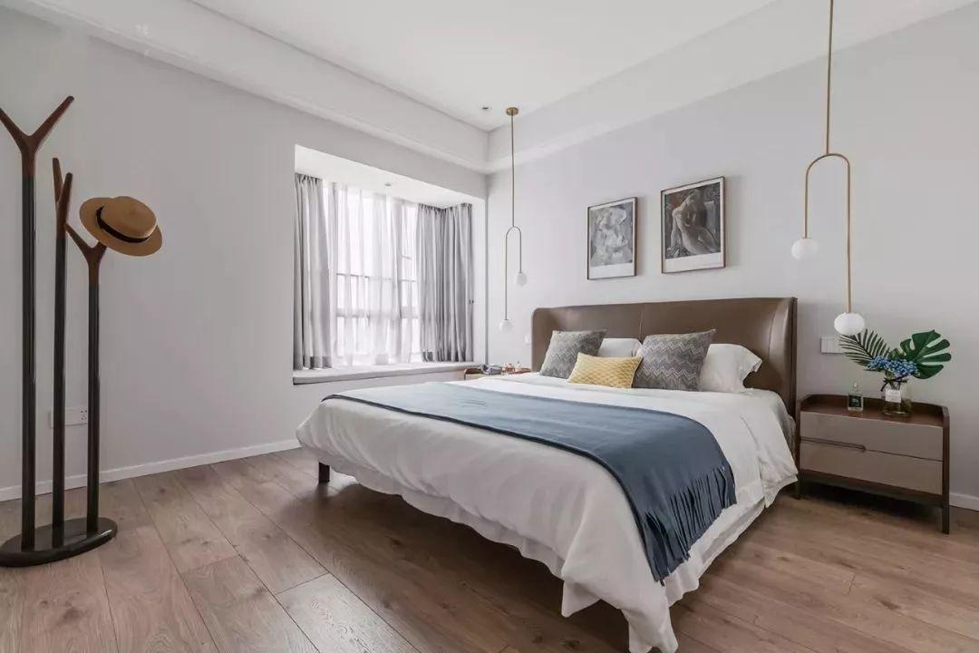 飘窗窗台太冰冷？加层坐垫，坐着舒服，看着温馨！