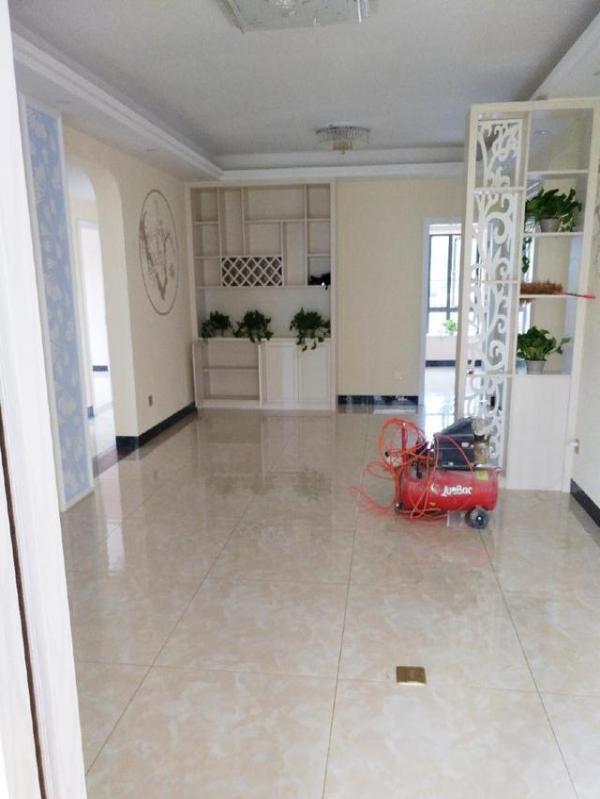 老公找表哥裝修完工的新房，還沒家具就很漂亮，電視墻很喜歡！