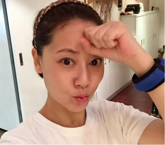 晒晒张卫健住的豪宅，餐桌上都是青菜豆腐，生活中伙食太素了吧