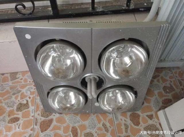 家里衛生間的燈暖又炸了？先下暖燈再取面板，自己在家就能輕松換！