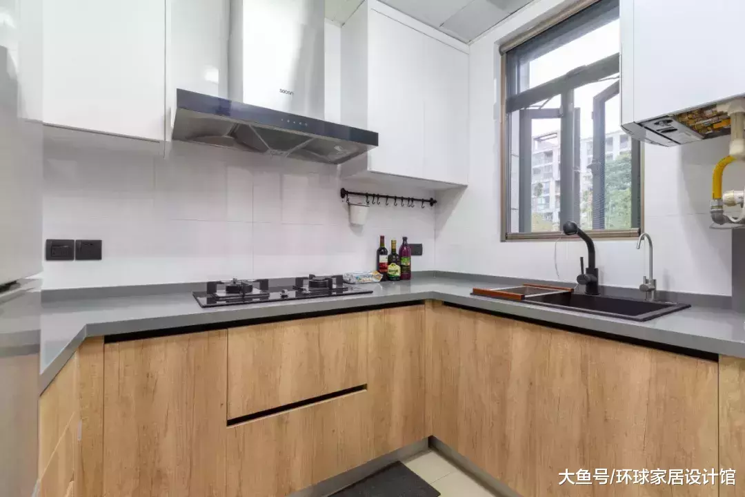 二手房改造, 89㎡北欧两居室, 客厅一整面柜子好给力!