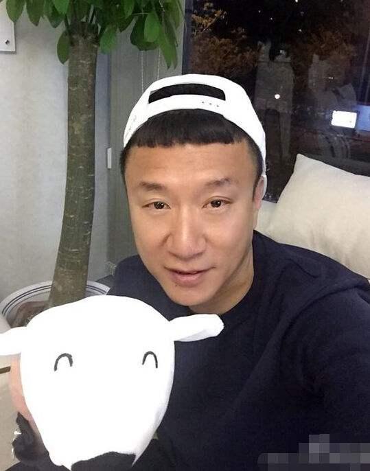 晒晒孙红雷在新西兰的豪宅，户外配置一大片草原，果然是“王”