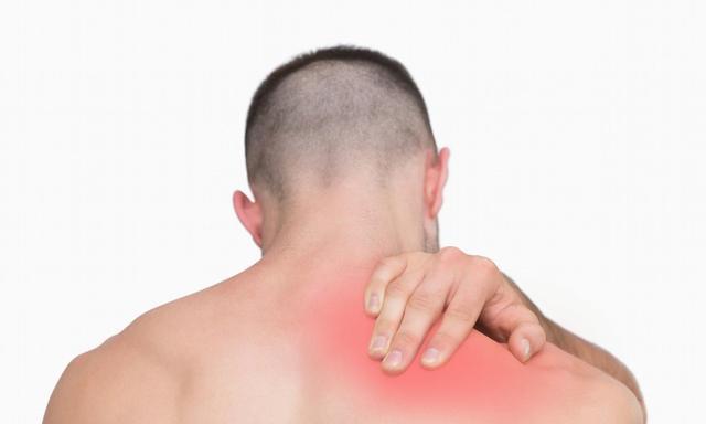 56岁男子，戒烟1年后，患上肺癌，医生：身体3处发疼，抓紧查肺CT