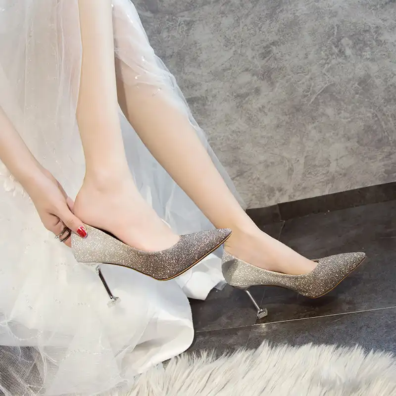 婚鞋首选水晶鞋，璀璨闪耀穿上，尽显纯洁高雅