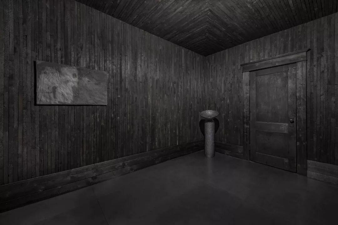 Anders Ruhwald：将废弃的底特律建筑改造成全黑装置