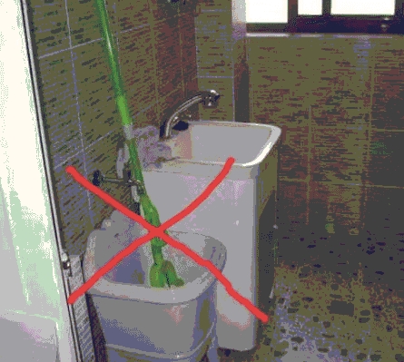 一半人把拖把堆放在卫生间角落，蠢死！瞧上海老太“收纳法”，太有才