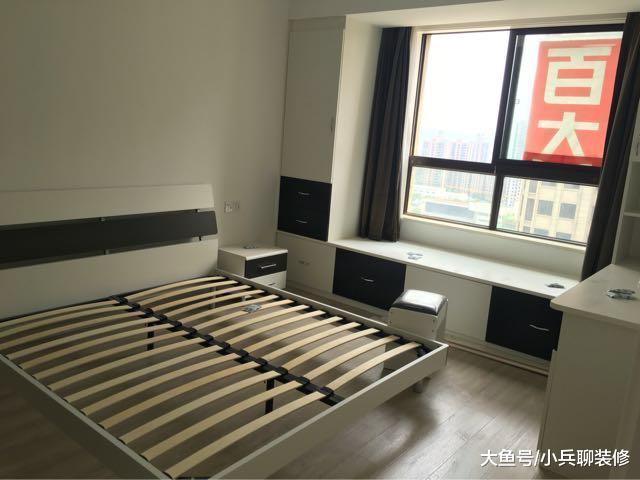 12万一平购置学区房，花8万简单装修，大家都夸卧室柜子有创意！