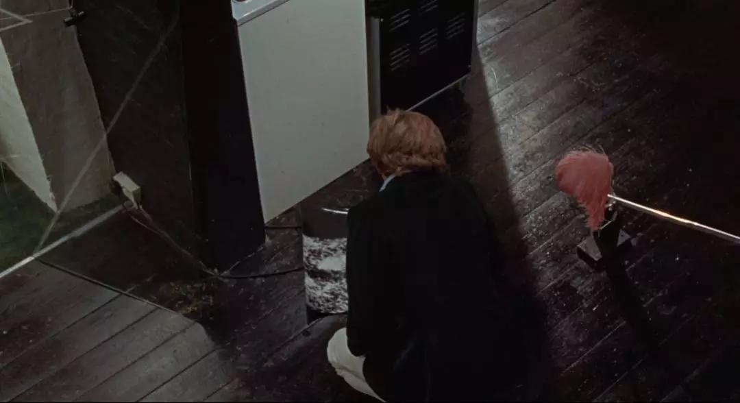 他把模特骑在身下，居然不是为了潜规则？