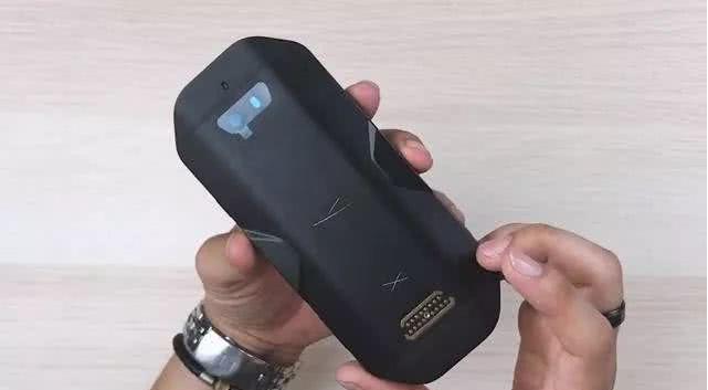 这款游戏手机堪称史上最低价，骁龙835＋12GB，竟是百元机