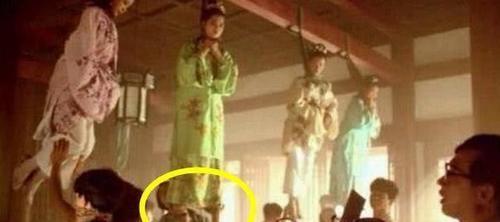 你没见过的《唐伯虎点秋香》片场照，简直要笑死了，哈哈哈哈！