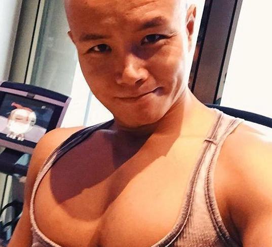 带你看乐嘉现实的家，没想到生活中还是个肌肉男，房子装修很普通