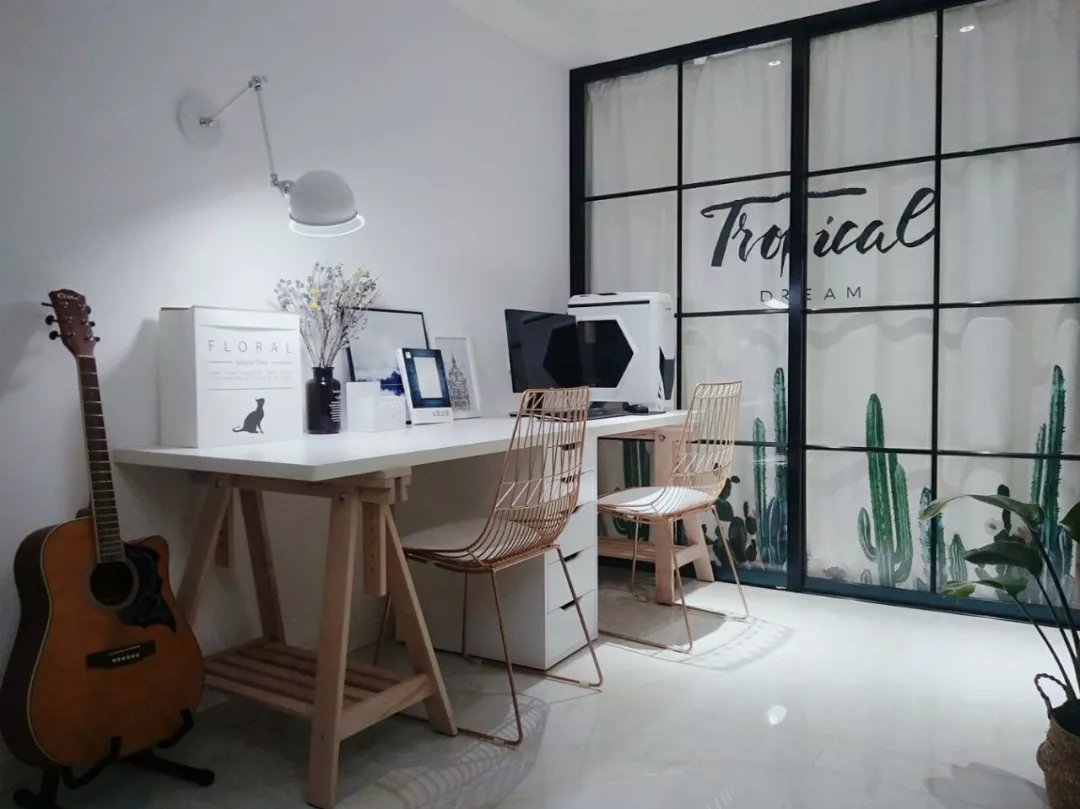 你也想把自家变成网红的样子吗？那么可不能少了黑框玻璃门