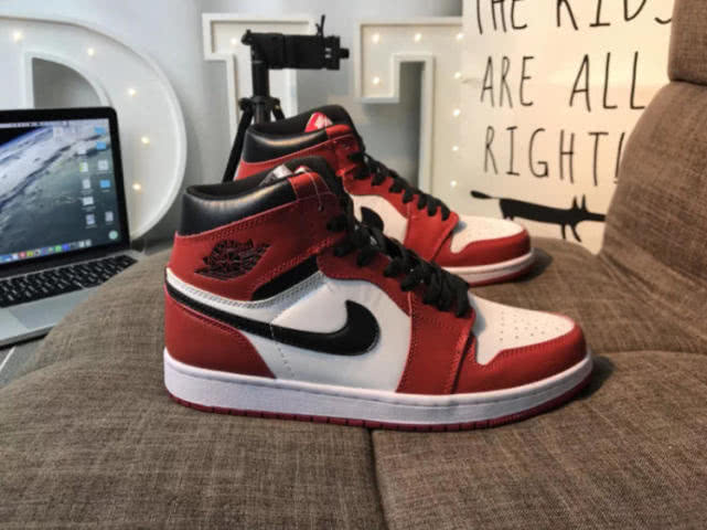 大学生很少穿AJ的3个原因，价钱不是关键，看到最后：心里话