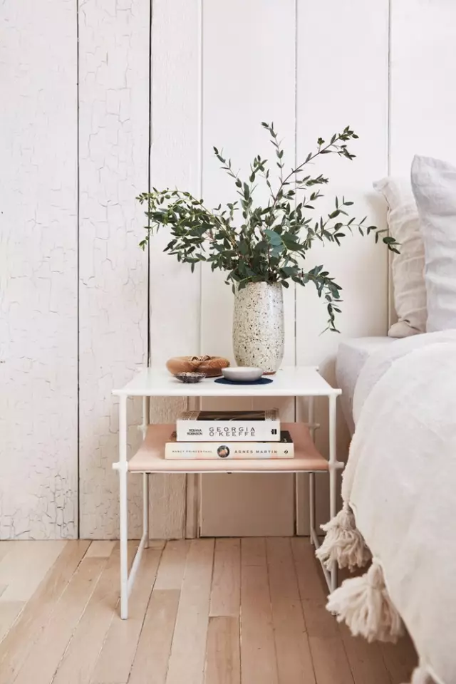 自家小户型要挑选怎样的床头柜？我觉得创意一点的好