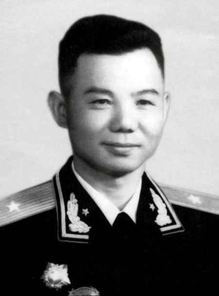 团长挡不住敌军，这个号兵站出来：你让我来指挥！后来成少将！