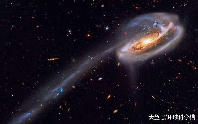 庞大的星系团具有哪些特性，其极端区域里的星系正在经历什么？