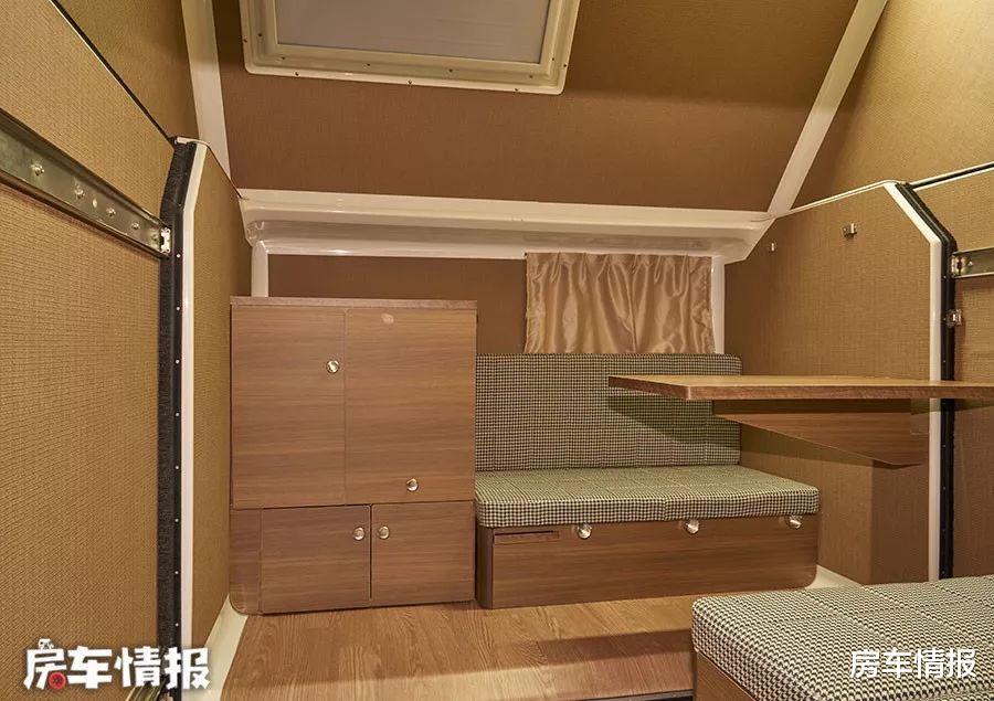 房车也能变魔术？驻车后秒变小阁楼，售价15万有2张床适合3口人