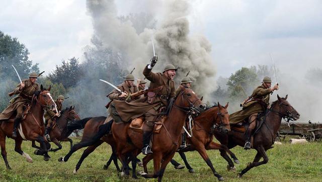 720名勇士挡住4万德军，古德里安厚葬对手：守得真好！