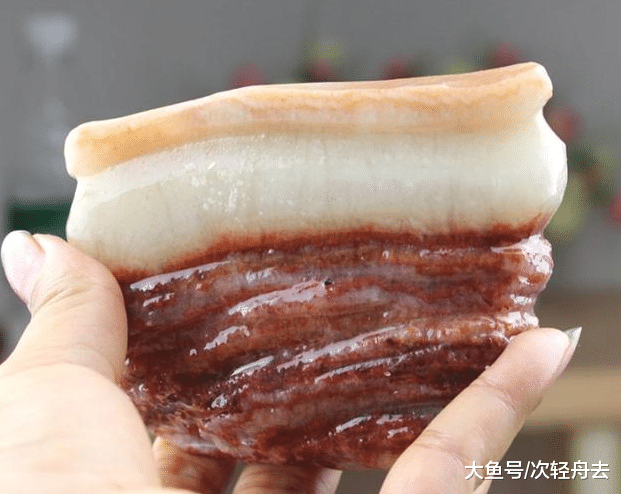 ＂女子带盘“烤鸭石”鉴宝，专家鉴定后，称：进故宫没问题＂