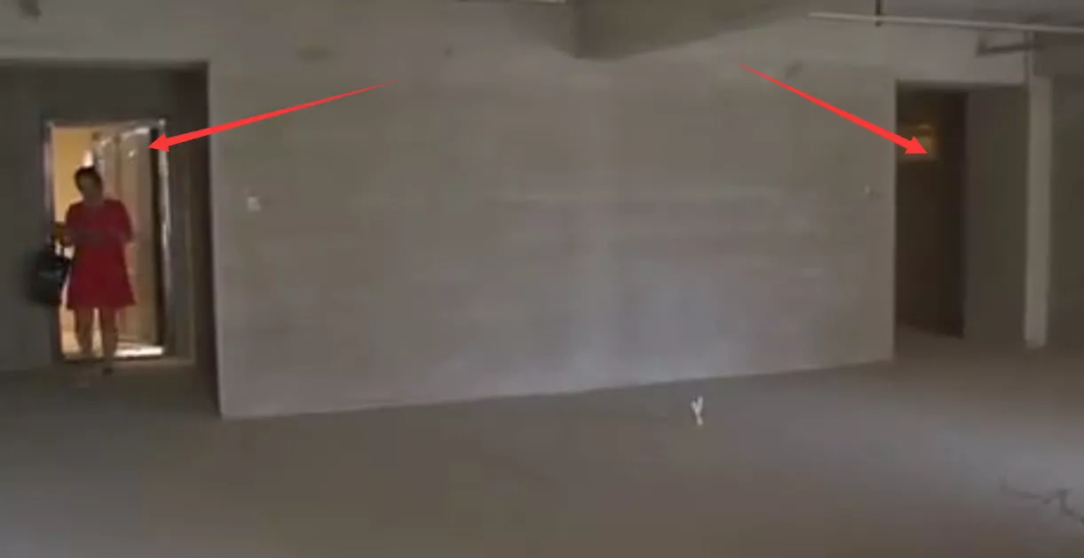 邻居与自己居然是一套房，只不过开了两个门？开发商解释很神奇