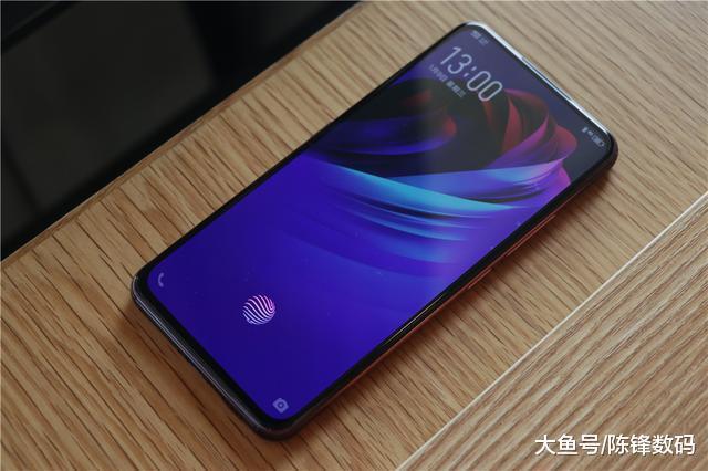 后置三摄+10G运存, 这款vivo手机成春节购机首选!