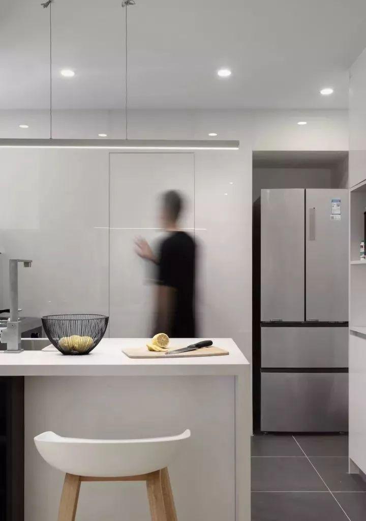 80平的簡約風小戶型二居室，電視背景墻的設計好有創意