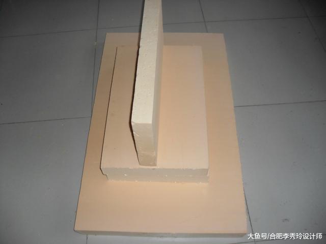 保温板不保温, 贴墙上往下脱落, 砸开才发现黑心厂家用石英砂填充!