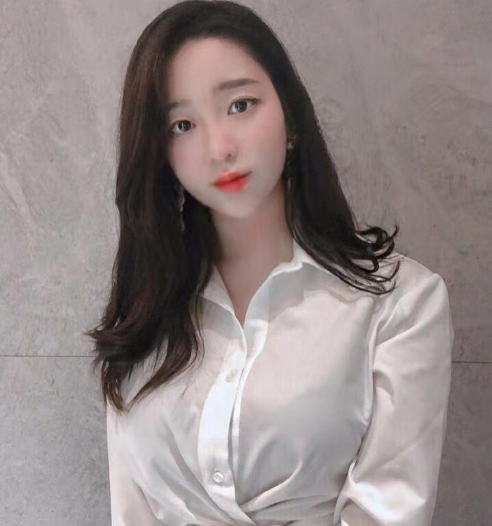 穿搭摄影：衣服买大了有点尴尬，找了绳子做束腰吧