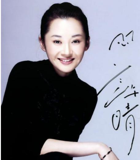 参观许晴住的豪宅，光衣帽间就价值过千万，进门感觉像皇宫