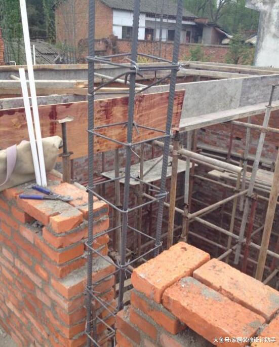 老爹狂砸40万建的两层小别墅, 邻居们都说好, 却被儿媳喷的一无是处
