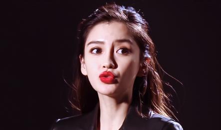 中国版“芭比”，为美半月染一次发，吃饭不敢大口，卸妆后长这样