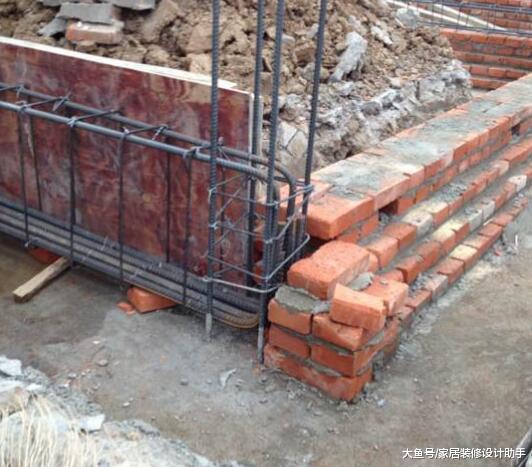 老爹狂砸40万建的两层小别墅, 邻居们都说好, 却被儿媳喷的一无是处