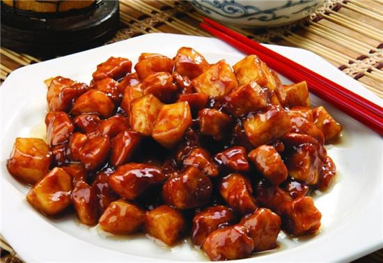 酱爆鸡丁，老人小孩都爱吃，隔壁小孩都馋哭了