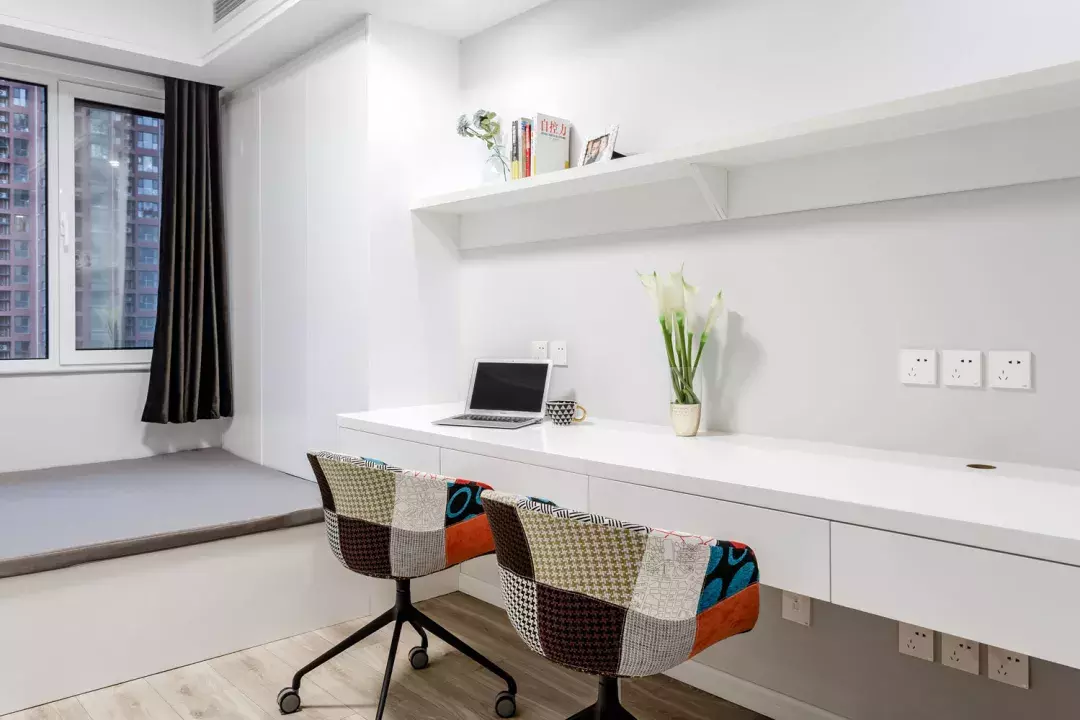 120平的現代簡約風三居室，喜歡玄關的六邊磚設計