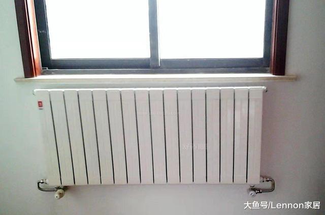 暖气片挂墙上，不如安装在窗户下方，取暖效果好