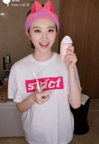 因张俪代言一小时疯卖30000支，大黄牙没了，景甜：不好用你找我