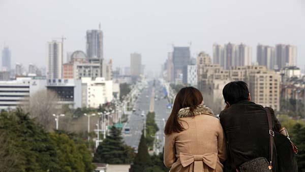 四五线城市不相信眼泪？亲身感受，这才是县城楼是现状！