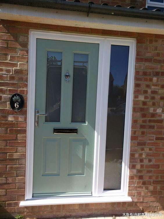 入户门还是这样装好看！窗户和门连在一起，难怪家里显得大又明亮